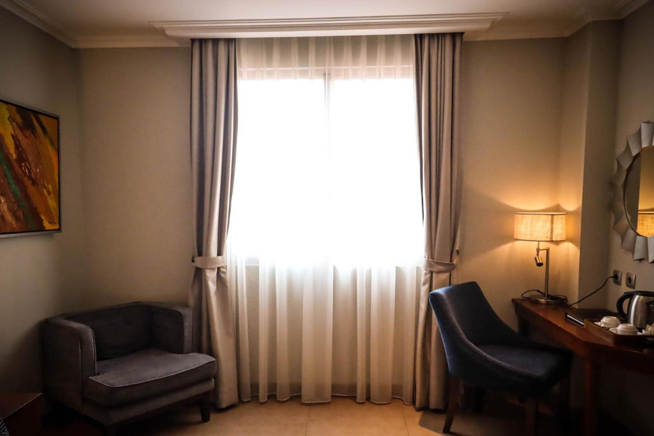 Sotis Hotel Kemang, Джакарта Экстерьер фото